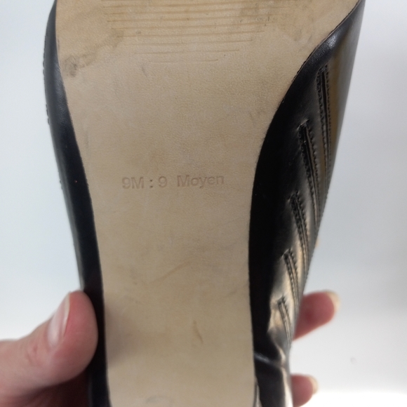 GUESS Size 9 Black Leather Peep Toe Ankle Boot Heels - Picture 6 of 6